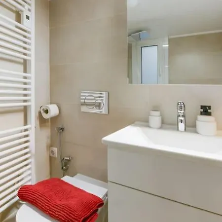 Modern Close To Metaxourgeio Apartment