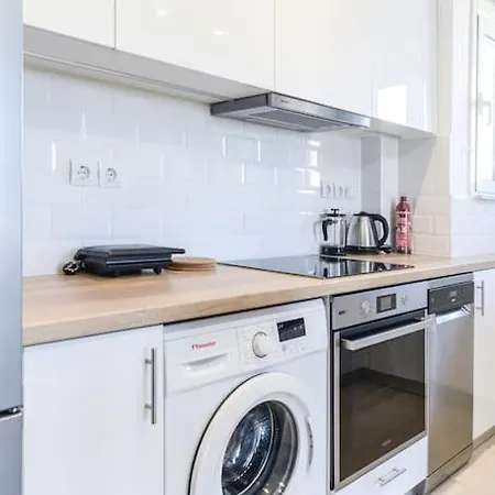 Apartment Modern Close To Metaxourgeio